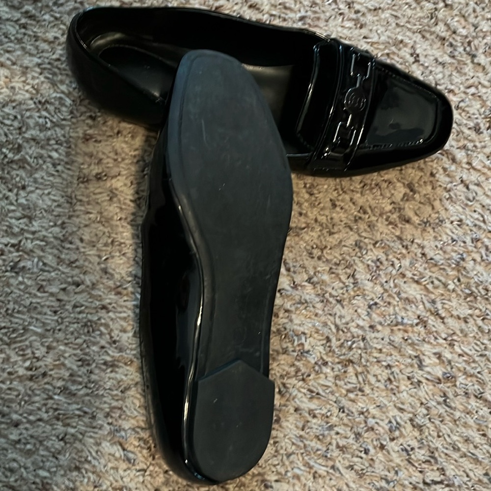 Women’s Bandolino black loafers. Size 6 1/2.